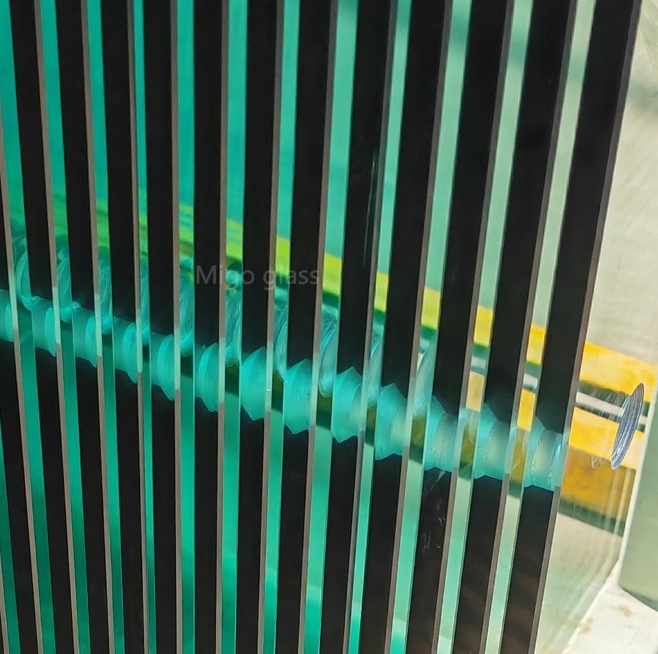 padel court tempered glass panels